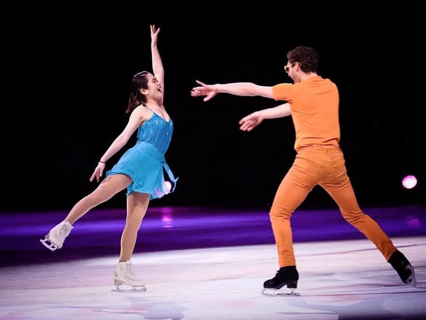 ジェイソン・ブラウンさんのインスタグラム写真 - (ジェイソン・ブラウンInstagram)「🧡💚💙💜 @starsonice   Pure happiness!! あのシーンはその時の幸福感を思い出させてくれます。🥰 Thanks @tinatyanphotography & @sunny_megan_ for capturing one of my favorite moments from the show!!! 🙏  #soi2023 #starsonice #tour #tourlife #show #iceshow #figurskating #iceskating #love #smile #happy」6月7日 10時10分 - jasonbskates