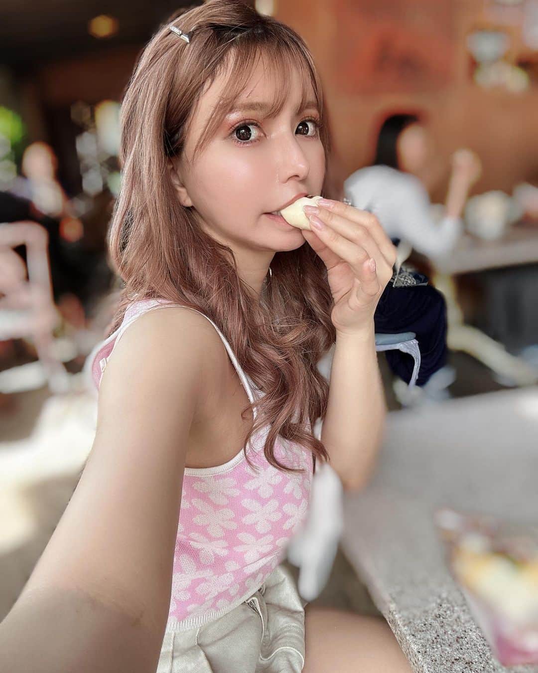 五十嵐美咲のインスタグラム：「食いしん坊のくせに🍖 声が出なくなってしまったよおおお😭 かなしみ🥺😭 早く治ってほち😵‍💫😵‍💫😵‍💫  #여행 #셀스타그램 #패션 #오오티디 #데이트 #좋아요환영 #攝影 #攝影日常 #fashion #photooftheday #happy #selfie」