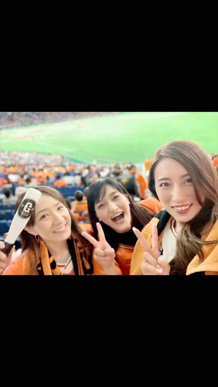 朝風れいのインスタグラム：「🖤🧡🍻🧡🖤  ⚾️巨人✖️DeNA⚾️  2023.5.25  なえちゃんにお誘い頂き観戦📣🧸🏟️どんどん増える応援アイテム🤣 最初は負けてだんだけど、途中で巻き返し、勝てました❤️‍🔥  美月にも会えてhappy🫶🧡  @sanae3337777777  @mizuki.m_mizuha   #baseball  #野球 #野球観戦 #野球女子  #巨人 #読売ジャイアンツ #dena #横浜denaベイスターズ  #beer #ビール #レモンサワー #大勢 #大勢はガチ」