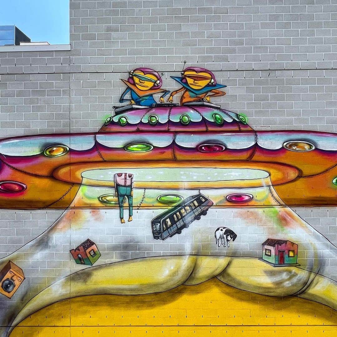 osgemeosさんのインスタグラム写真 - (osgemeosInstagram)「Mural terminado em #Montreal #Canada para o festival  @muralfestival 2023 ❤️💛 Finished Mural for the @muralfestival in Montreal Canada  Lovely time 💛✨✨🙏 thank to our team and everyone involved in this project ! #mural #osgemeos #art #canada #montreal」6月7日 10時42分 - osgemeos