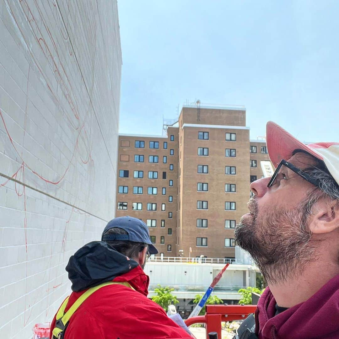 osgemeosさんのインスタグラム写真 - (osgemeosInstagram)「Mural terminado em #Montreal #Canada para o festival  @muralfestival 2023 ❤️💛 Finished Mural for the @muralfestival in Montreal Canada  Lovely time 💛✨✨🙏 thank to our team and everyone involved in this project ! #mural #osgemeos #art #canada #montreal」6月7日 10時42分 - osgemeos