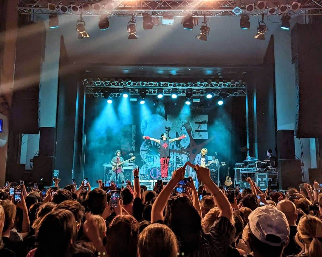 ONE OK ROCKさんのインスタグラム写真 - (ONE OK ROCKInstagram)「Thanks Hannover!! ONE OK ROCK 2023 LUXURY DISEASE EUROPE TOUR!!  #ONEOKROCK #LuxuryDisease #Europe #tour」6月7日 10時48分 - oneokrockofficial