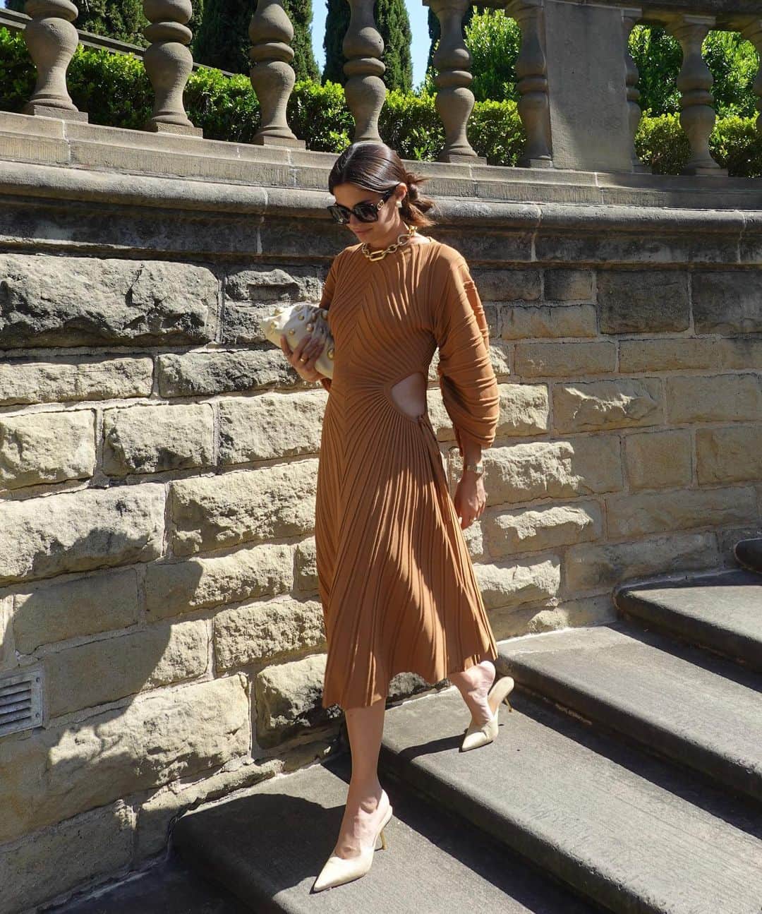 サラ・サンパイオのインスタグラム：「Dear la can we get more sun please?」