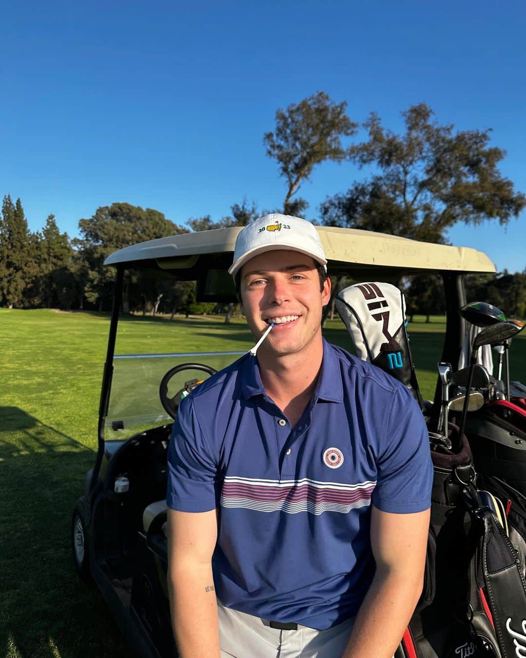 のインスタグラム：「Always smiling on the course」