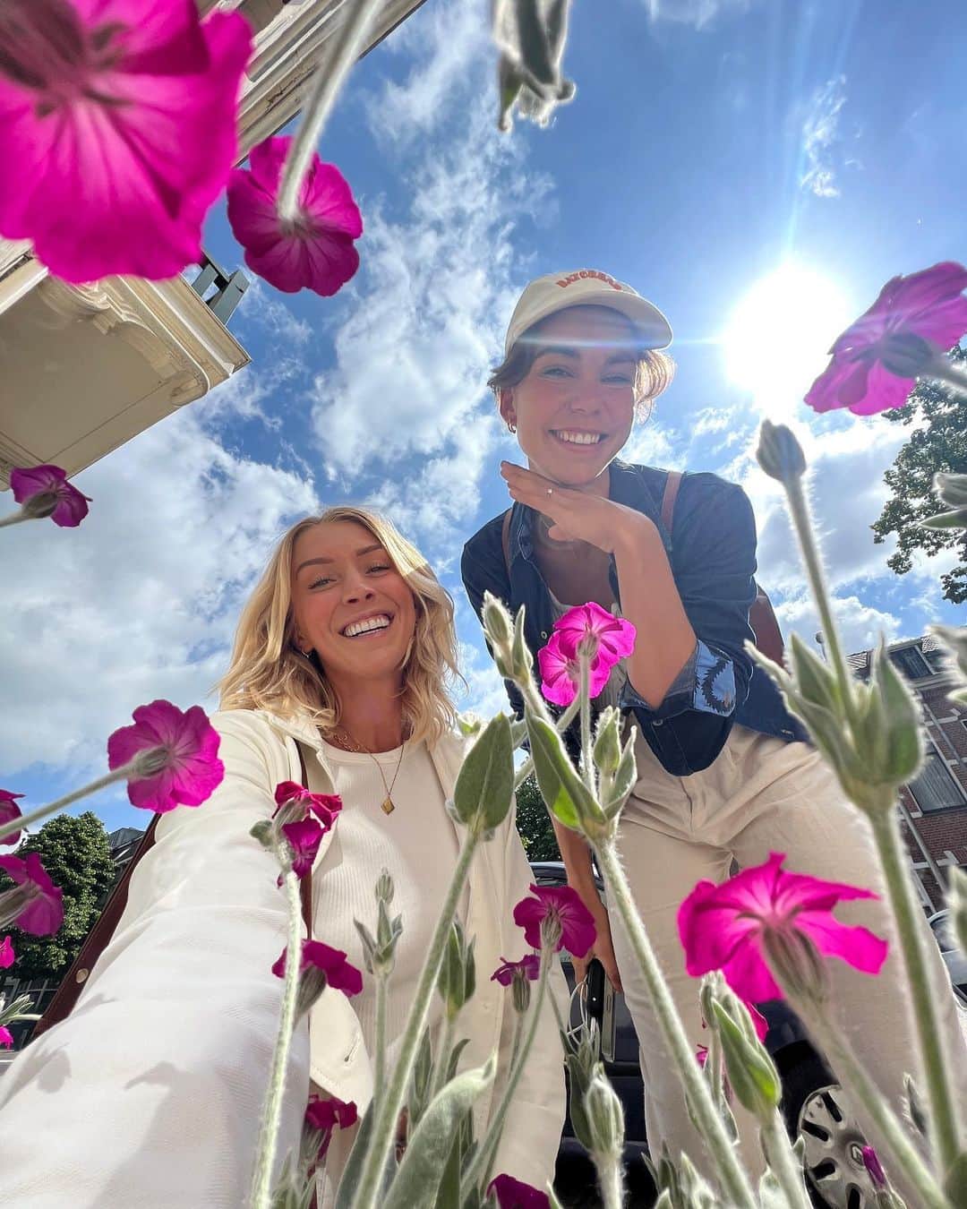 のインスタグラム：「Amsterdam photo dump + TIPS! 🇳🇱  1️⃣ A flower selfie in Utrecht. A city often described as a “mini Amsterdam”. It’s an easy 30 minute train ride away and well worth visiting. I recommend renting a boat & sailing the canals.  2️⃣ En route to a @wearesanctum workout in the park. One of the highlights of the trip - it’s such a unique and euphoric experience!  3️⃣ Exploring Haarlem. Our favourite day trip we did. Such a gorgeous and peaceful city that’s only a 15 minute train ride away. Check out the hidden hofjes!  4️⃣ + 5️⃣ NDSM in Amsterdam Noord. Don’t miss this artistic space filled with street art and eclectic exhibitions. The ferry over the river is free!  6️⃣ The best pastries in Amsterdam: @saintjean.nl pistachio cruffins. Bonus points for them being vegan!  7️⃣ En route to brunch with @nikkiwester at @boxsociaal - an Aussie inspired spot with an epic menu! 8️⃣ Hungover swims at Sloterplas, a lush lake & beach which is only a short cycle ride from the city centre.  9️⃣ An afternoon at @pllek_amsterdam - a beach bar in Amsterdam Noord. Such a good spot to grab an aperol in the sun with views of the city.  🔟 Cycling through National Park Zuid-Kennemerland from Haarlem on our way to the seaside town of Bloemendaal aan Zee. Check out Republiek beach club! ♥️   #amsterdam #amsterdamcity #netherlands」