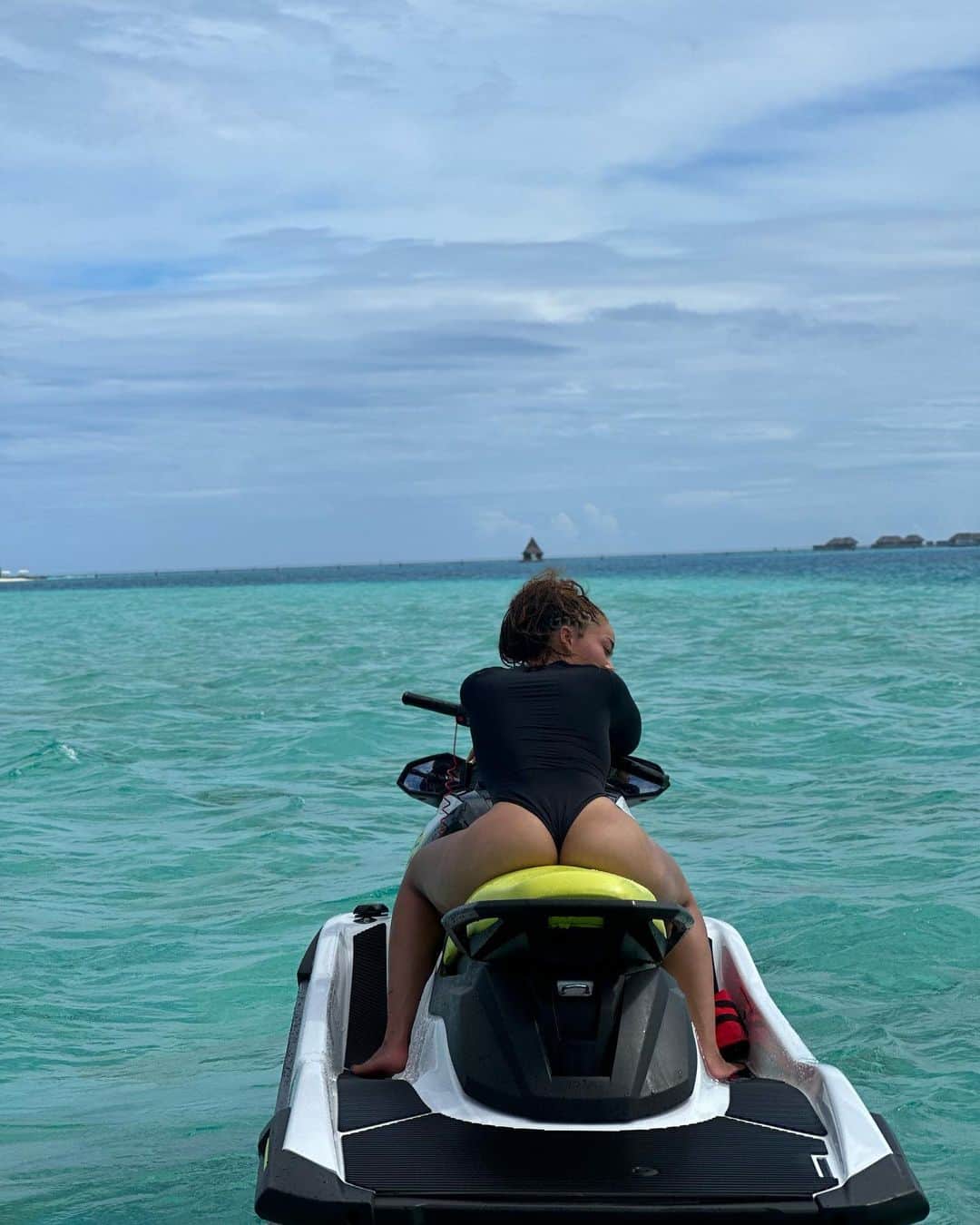 ジョーディン・ウッズのインスタグラム：「this may or may not be my last post from this vacation 🥹 probably not though」