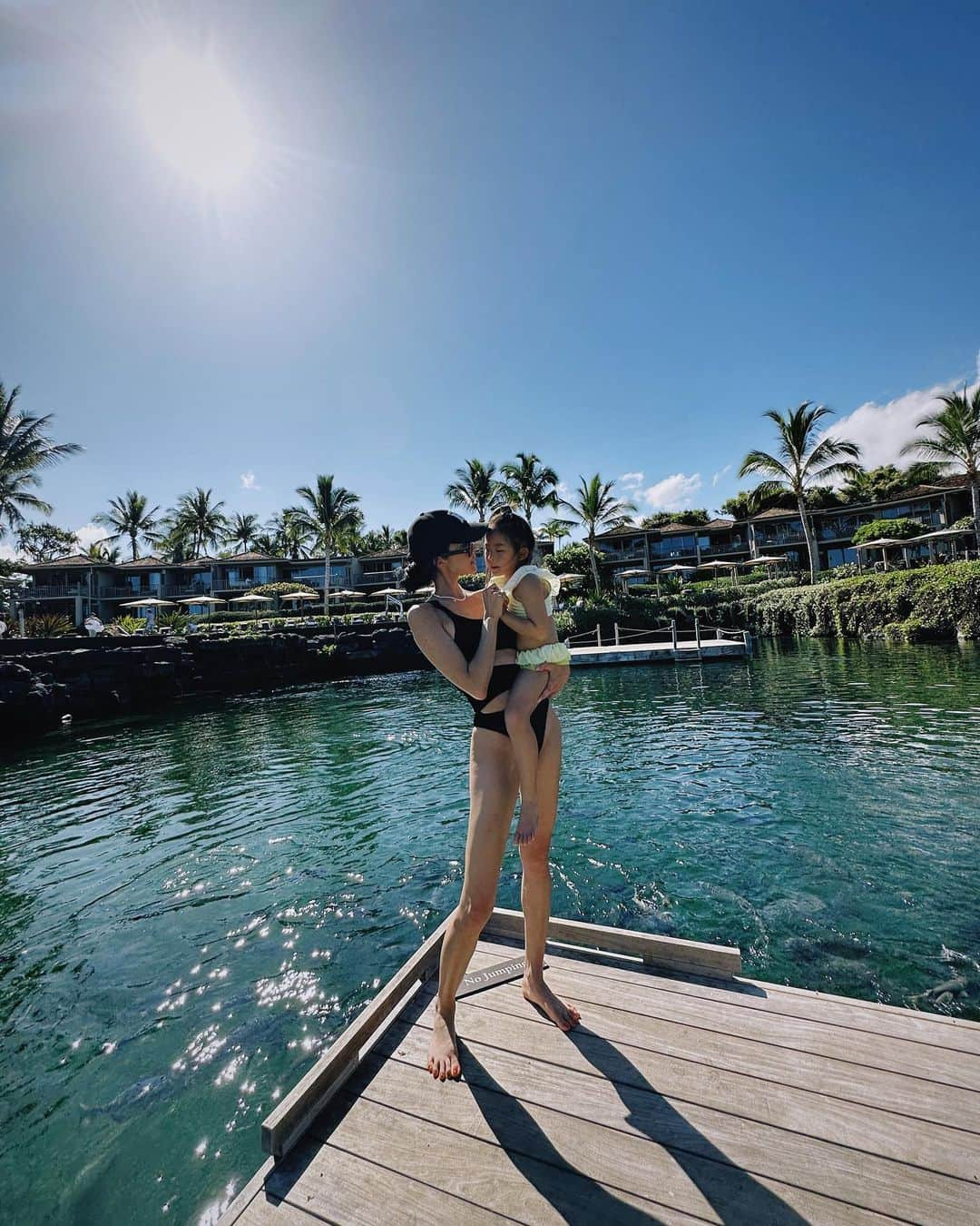 クリッセル・リムさんのインスタグラム写真 - (クリッセル・リムInstagram)「Kicked off our summer vacation a little early this year thanks to @fourseasons. Our first stop was here on the Big Island at @fshualalai. I’ve heard about this particular resort from many families and I can confirm it was one of the best for us and the kids. Here are a few of the things we loved from this resort:⠀ 	⠀ 1. There are 8 pools on this resort, a lot of variety so every day is a different adventure⠀ ⠀ 2. The ocean pool is literally in the ocean and it’s blocked off by rocks, so there are no waves, and kids can safely swim and play or even snorkel in the ocean (Chloe saw a few sea turtles while snorkeling!)⠀ ⠀ 3. The King’s Pond is one of the pools as well and it’s a fresh water and salt water pond connected to the ocean where you can snorkel and feed the fish. Our whole family fed the spotted eagle ray (which happens to be one of the oldest eagle rays known in the world.)⠀ ⠀ 4. Kids 4 and under eat for free ( at designated restaurants).⠀ ⠀ 5. They have a shack just for snow cones and you receive a voucher so your kids can get a free one.⠀ ⠀ 6. Our favorite restaurants were facing the beaches or lawns so kids can go out and play while adults are still finishing up their meal.⠀ ⠀ 7. The property is so big that nothing ever feels crowded⠀ ⠀ 8. They had a lot of gluten and dairy free options for me! Still thinking of their cinnamon tofu muffins.⠀ ⠀ #FSHawaii #LoveFourSeasons」6月7日 2時42分 - chrisellelim