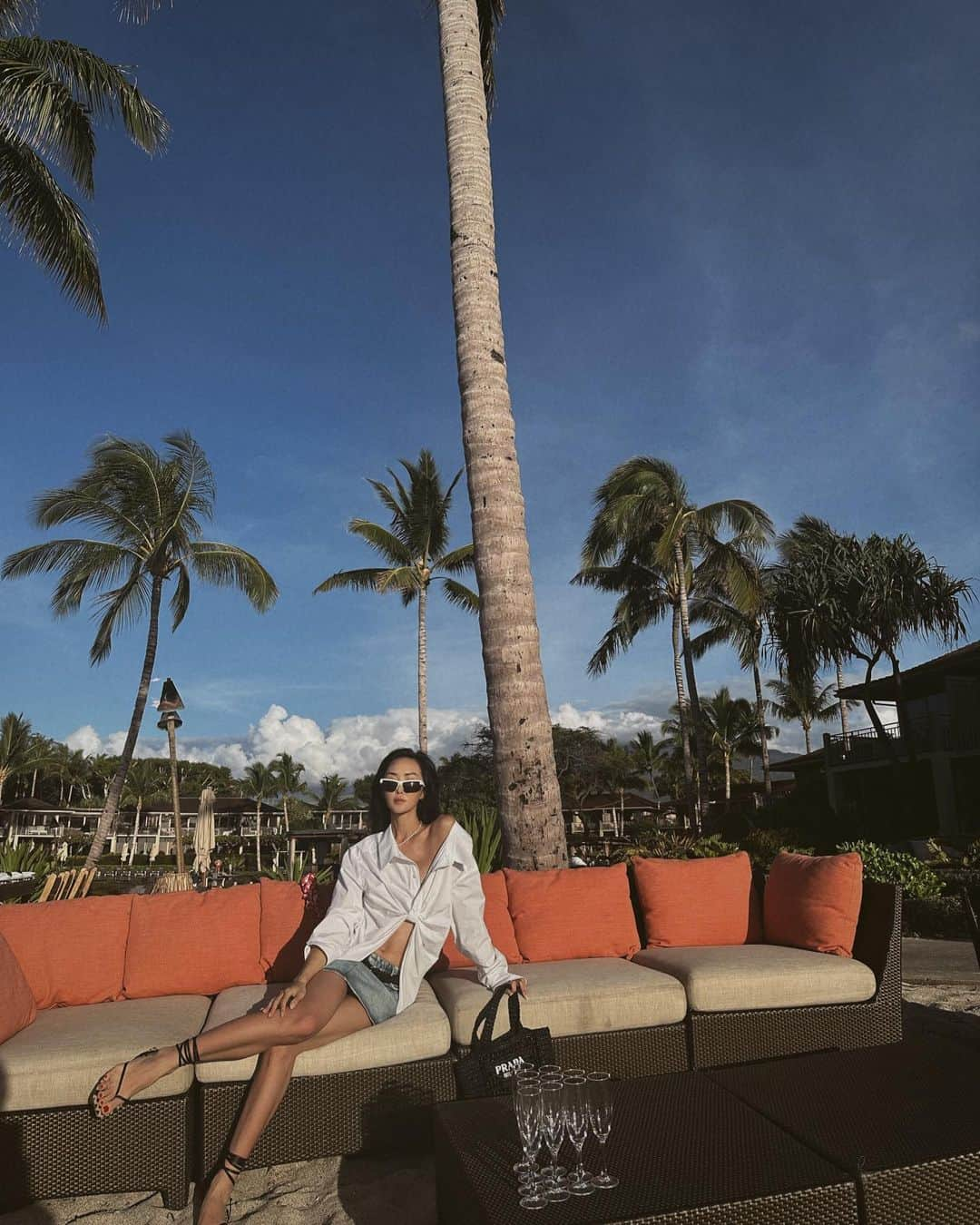 クリッセル・リムさんのインスタグラム写真 - (クリッセル・リムInstagram)「Kicked off our summer vacation a little early this year thanks to @fourseasons. Our first stop was here on the Big Island at @fshualalai. I’ve heard about this particular resort from many families and I can confirm it was one of the best for us and the kids. Here are a few of the things we loved from this resort:⠀ 	⠀ 1. There are 8 pools on this resort, a lot of variety so every day is a different adventure⠀ ⠀ 2. The ocean pool is literally in the ocean and it’s blocked off by rocks, so there are no waves, and kids can safely swim and play or even snorkel in the ocean (Chloe saw a few sea turtles while snorkeling!)⠀ ⠀ 3. The King’s Pond is one of the pools as well and it’s a fresh water and salt water pond connected to the ocean where you can snorkel and feed the fish. Our whole family fed the spotted eagle ray (which happens to be one of the oldest eagle rays known in the world.)⠀ ⠀ 4. Kids 4 and under eat for free ( at designated restaurants).⠀ ⠀ 5. They have a shack just for snow cones and you receive a voucher so your kids can get a free one.⠀ ⠀ 6. Our favorite restaurants were facing the beaches or lawns so kids can go out and play while adults are still finishing up their meal.⠀ ⠀ 7. The property is so big that nothing ever feels crowded⠀ ⠀ 8. They had a lot of gluten and dairy free options for me! Still thinking of their cinnamon tofu muffins.⠀ ⠀ #FSHawaii #LoveFourSeasons」6月7日 2時42分 - chrisellelim