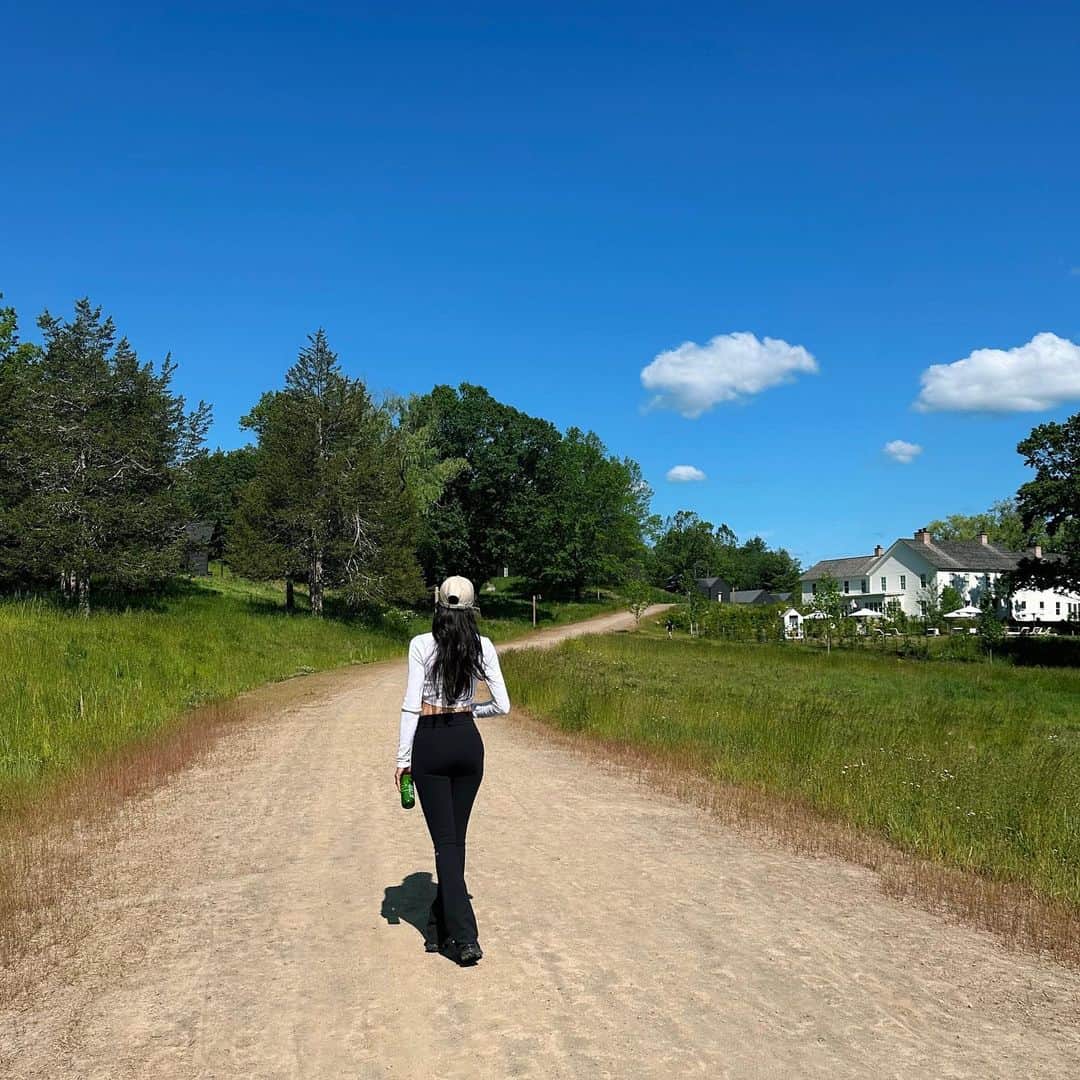 ローレン・ペルツのインスタグラム：「Great food, great people, great scenery. Back home we go!」