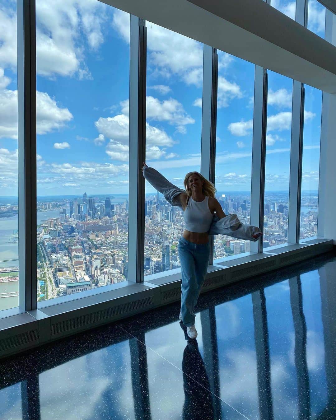 ソフィア・ヤコブソンのインスタグラム：「Happy girl in The Big 🍎」