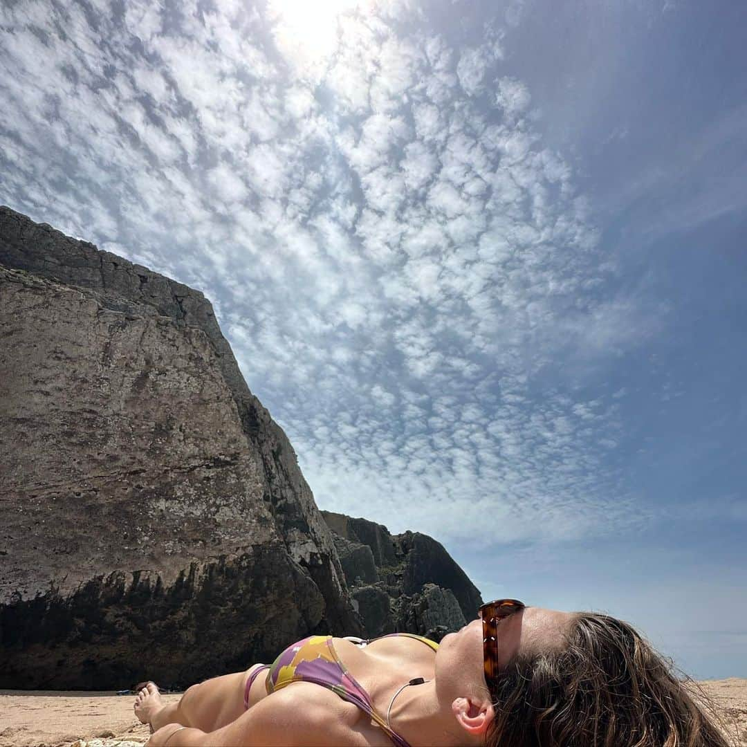 ニッキ・バン ダイクさんのインスタグラム写真 - (ニッキ・バン ダイクInstagram)「We💙Portugal ! So much🥹🧚🏼‍♂️🌊🌞」6月7日 3時29分 - nikkivandijk