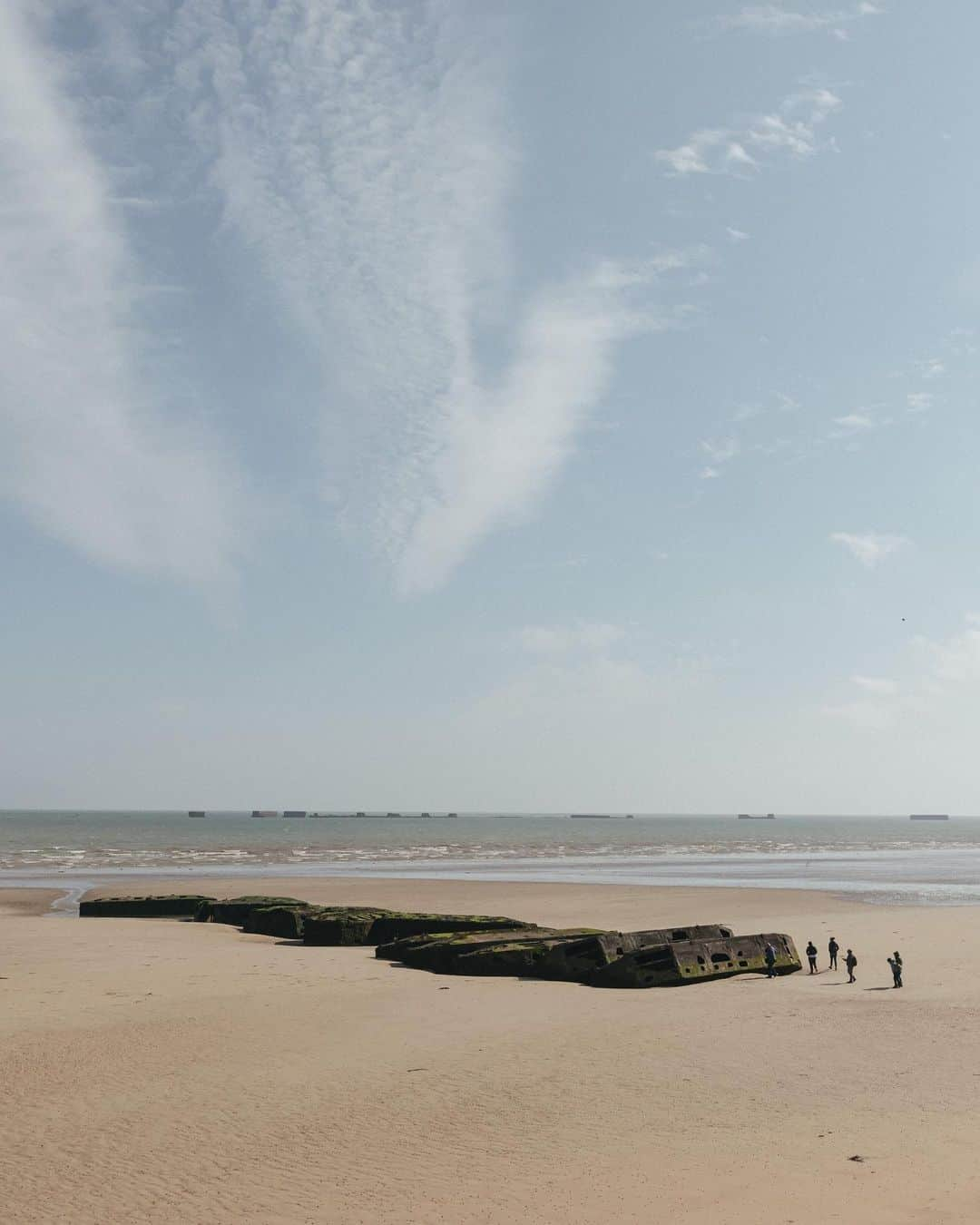 ニューヨーク・タイムズさんのインスタグラム写真 - (ニューヨーク・タイムズInstagram)「It has been nearly 80 years since some 150,000 Allied soldiers landed on the beaches of Northern France to change the course of World War II and the Western world. Now, the historic D-Day sites in Normandy are being threatened by climate change and erosion at the French coasts.  When the sites are gone, how will France recount to itself, and the rest of the world, the impact of that moment? Alternatively, at what cost should they be saved?  Even for a country with an official “memorial adviser” to the president, the 50-mile stretch that witnessed the Allied arrival takes commemoration to an uncommon level. The Normandy tourism office lists more than 90 official D-Day sites, including 44 museums, drawing more than five million visitors annually.  All of that is threatened: Two-thirds of these coasts are already eroding, according to the Normandy climate change report, and experts predict more damage to come as sea levels swell, storms increase and tides rise.   The French government is already declaring defeat. But for many, the idea of abandoning the sites where history unfolded is not acceptable.  Tap the link in our bio to read more about how climate change is affecting D-Day’s historic beaches, and the people working to save them. Photos by @andreamantovaniphotography, archive image from @musee_du_debarquement of Utah Beach in Sainte-Marie-du-Mont.」6月7日 3時33分 - nytimes