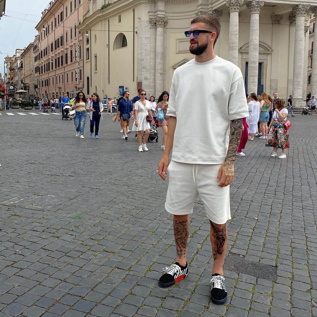 ニコロ・ジリのインスタグラム：「🏠🤍 #roma」