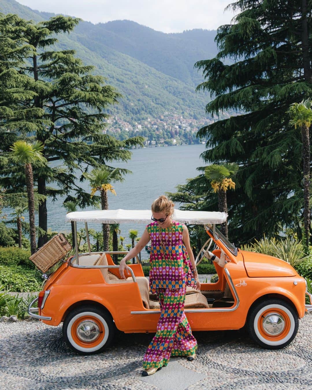 ネッタポルテのインスタグラム：「FRESH PRINTS: Take vacation style to the next level like @blancamiro in cool coordinating separates that pack a punch. 🧡  Tap the link in bio to shop at #NETAPORTER.」