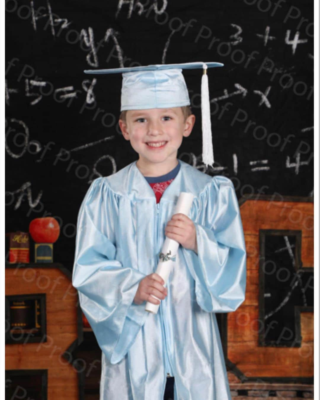 カーリー・パターソンさんのインスタグラム写真 - (カーリー・パターソンInstagram)「Not sure how we’ve arrived at our 1st born graduating preschool and losing his 1st tooth in the span of a couple weeks, but here we are. You always think sweet little milestones like this are far off then all of the sudden they sneak up on you whether you’re ready or not. As I’m saying “No! I’m not ready, this is too soon”, Graham is helping turn these bittersweet emotions around with his sheer excitement for each new chapter of life giving a whole new perspective for me to dwell in. It’s the kind of joy that can’t help but wear off on you. The shock of losing a tooth, the anticipation for his 1st tooth fairy visit, the base hit he gets off dad pitching to him, the eagerness he has for starting kindergarten in the fall and the pride for any new achievement just makes your heart burst. I’ll be honest, yesterday was one of those long/tough parenting days that had me questioning everything, but finding the joy in these little moments is what it’s all about🥲   .  .  .  .  #joy #parenting #milestones #keynotespeaker #FromBesttoBetter #seeagency」6月7日 4時17分 - carlypatterson04