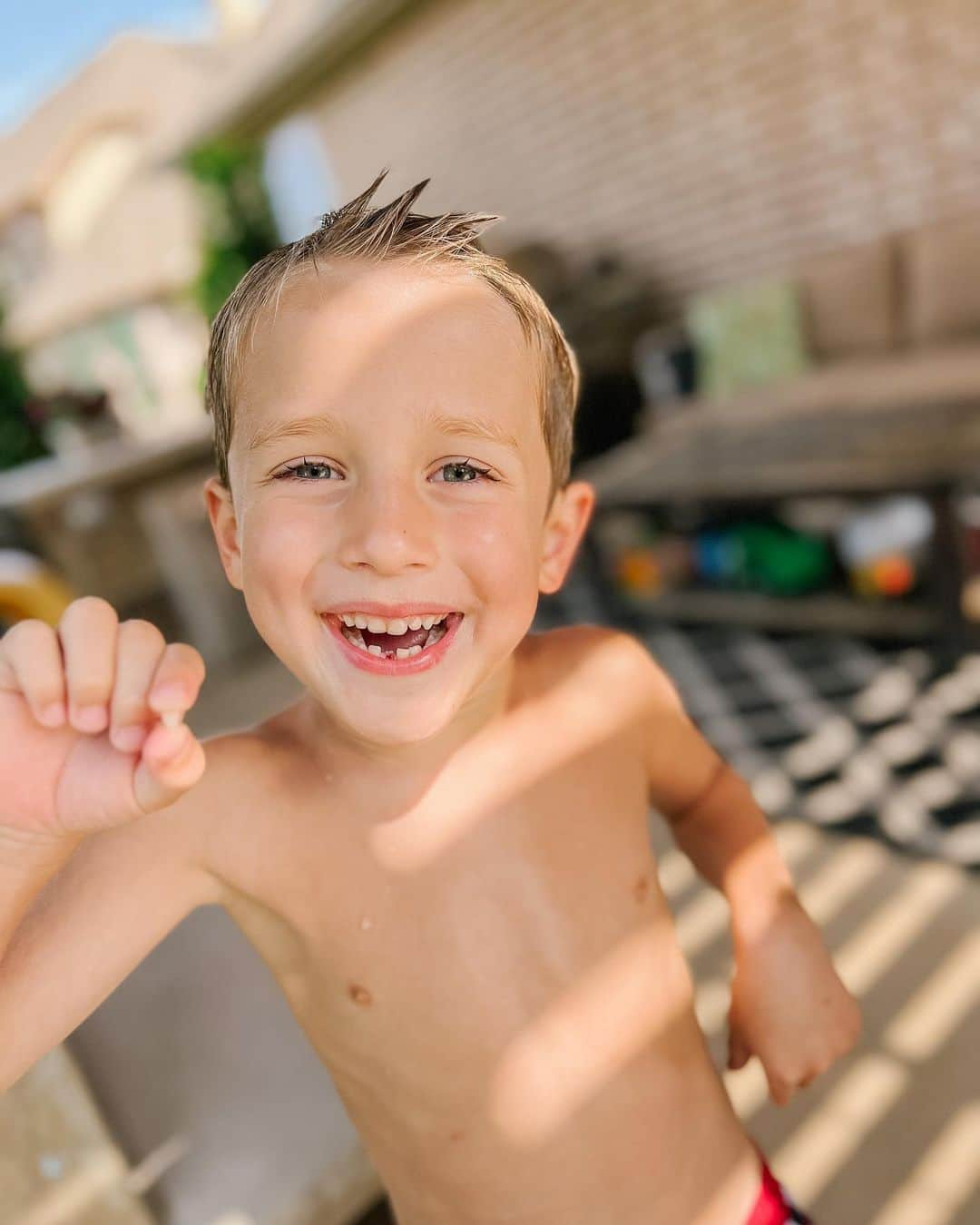 カーリー・パターソンさんのインスタグラム写真 - (カーリー・パターソンInstagram)「Not sure how we’ve arrived at our 1st born graduating preschool and losing his 1st tooth in the span of a couple weeks, but here we are. You always think sweet little milestones like this are far off then all of the sudden they sneak up on you whether you’re ready or not. As I’m saying “No! I’m not ready, this is too soon”, Graham is helping turn these bittersweet emotions around with his sheer excitement for each new chapter of life giving a whole new perspective for me to dwell in. It’s the kind of joy that can’t help but wear off on you. The shock of losing a tooth, the anticipation for his 1st tooth fairy visit, the base hit he gets off dad pitching to him, the eagerness he has for starting kindergarten in the fall and the pride for any new achievement just makes your heart burst. I’ll be honest, yesterday was one of those long/tough parenting days that had me questioning everything, but finding the joy in these little moments is what it’s all about🥲   .  .  .  .  #joy #parenting #milestones #keynotespeaker #FromBesttoBetter #seeagency」6月7日 4時17分 - carlypatterson04