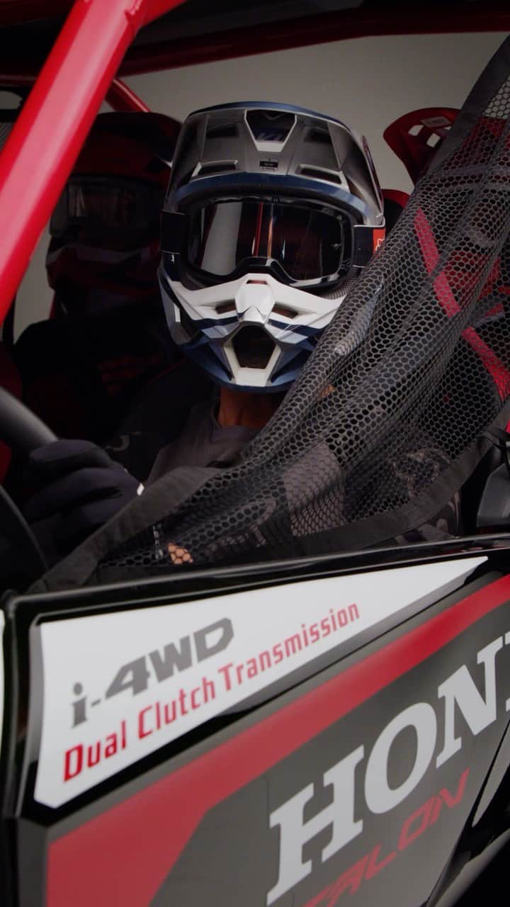 のインスタグラム：「It’s the Talon you’ve been waiting 4️⃣. Click the link our bio for a closer look at the latest model to join our Sport SxS lineup: the all-new 2023 Talon 1000R-4 FOX Live Valve.  #Talon1000R4」