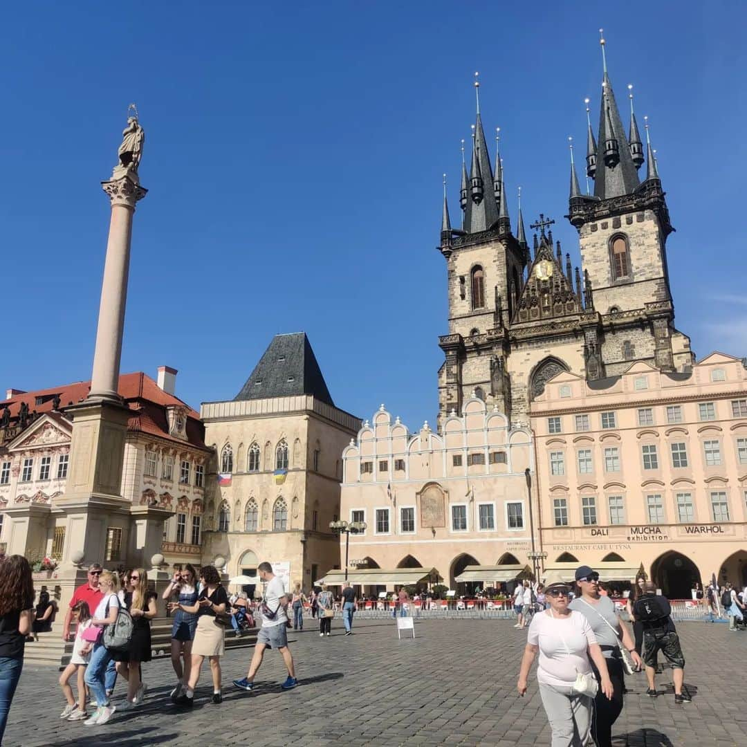 クロエ・コリエーさんのインスタグラム写真 - (クロエ・コリエーInstagram)「Prague World Cup ❌ Aside from the disappointment and frustration of my competition, it was great to discover the beautiful city of Prague. Thanks also to the community of Czech climbers who welcomed us and applauded us like crazy ! They know climbing in this country 💙 Next up is Brixen in a few days 🇮🇹」6月7日 4時37分 - chloe_caulier