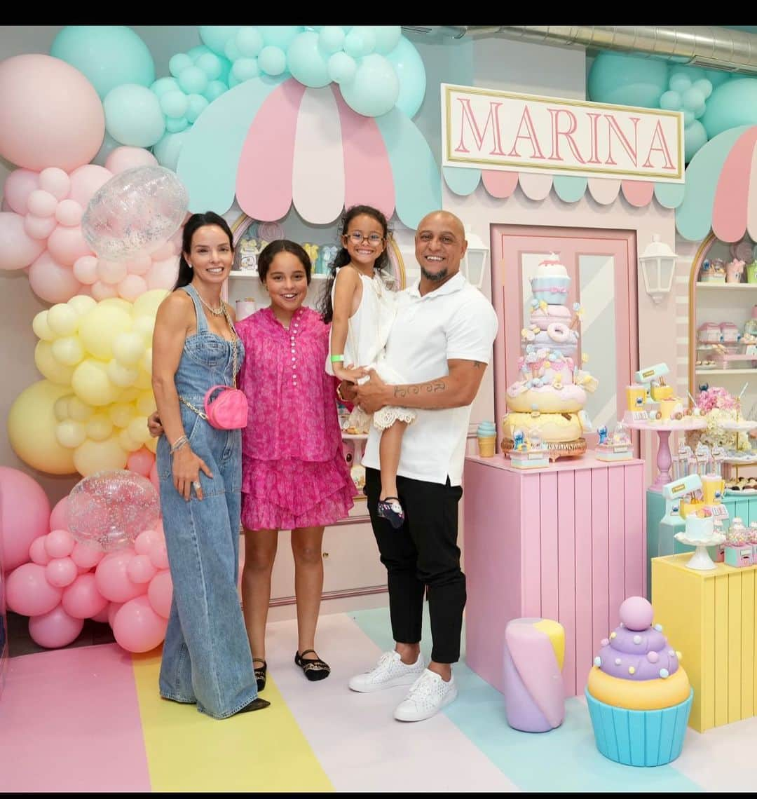 ロベルト・カルロス・ダ・シウバさんのインスタグラム写真 - (ロベルト・カルロス・ダ・シウバInstagram)「Muitas felicidades meu anjo MARINA」6月7日 4時49分 - oficialrc3