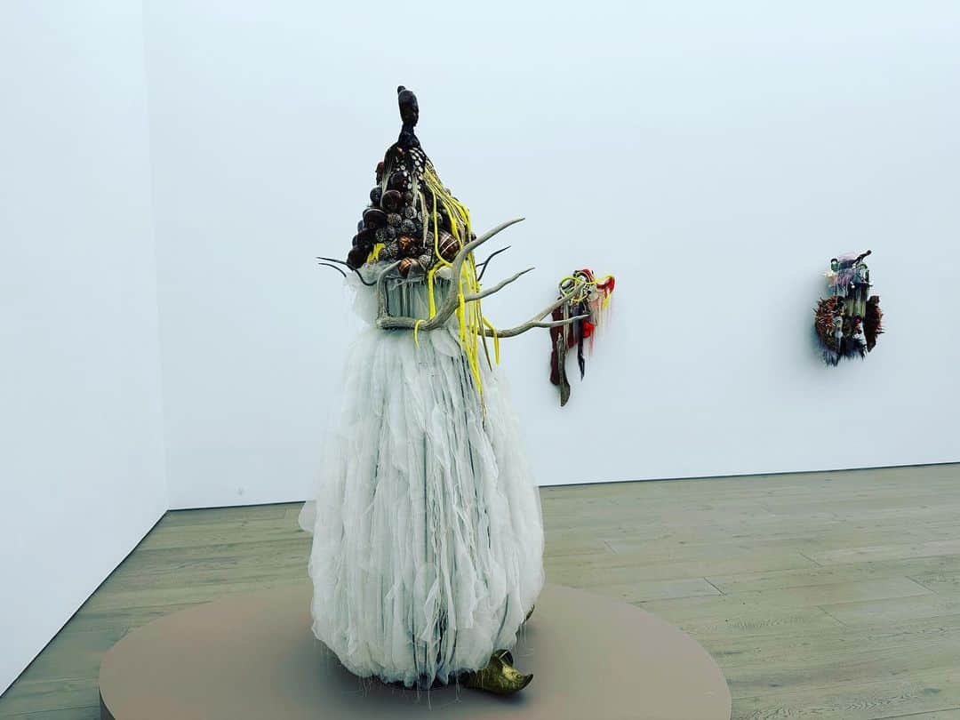 トームさんのインスタグラム写真 - (トームInstagram)「LOVE this show by @rina.banerjee @perrotin   #Perrotin is thrilled to present the gallery’s first exhibition with Indian-American artist #RinaBanerjee. On view through June 10th, Black Noodles brings together both archival and new works, representing the artist’s first significant survey in New York City. Banerjee is known for creating artworks that evoke topics of colonization, race, gender, commerce, economics, and migration.  In this exhibition, Black Noodles, mixed-media paintings that hang throughout the space could have been made by a voyager who recorded their encounters with wondrous beings on land and sea. Several of these are on large, buckling pieces of paper, as if Banerjee turned over a map or chart weathered from salty, wet air aboard her ship and jotted down the likeness of a beast she newly encountered. In the resulting works, animals, plants, and human figures dance together in radiant puffs of color, glittering texture, and singular geometries.  In this wondrous world, characters seem to have a voice, implied by Banerjee’s titles that use the first-person pronoun, like in a work from 2022, I am not afraid of you said the Elephant to the Rodent. Narrating the adventure they are captured in by the artist, these creatures grapple with their world. “Take me I am yours” …said the Worm to her Bird. In fear, in danger, in love they are as fantastical and confused as characters in Shakespeare’s A Midsummer Night’s Dream or The Tempest. Whoever washes up in Banerjee’s paper works seems to hail from such literary shores, characterologically rich. Is the title of Banerjee’s exhibition, Black Noodles, therefore a reference to characters who might figure such a description—hair of Medusa, dark serpents in rivers, eels or squid with long tentacles in the vast deep?」6月7日 5時23分 - tomenyc