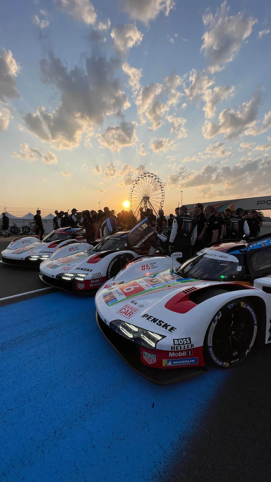 アンドレ・ロッテラーのインスタグラム：「Our boys and girls prepped her good and Heidi is ready to go tomorrow! Practice and Qualifying @24heuresdumans ! @porschepenskemotorsport #raceborn #racing #motorsport #hypercar #porsche #lemans」