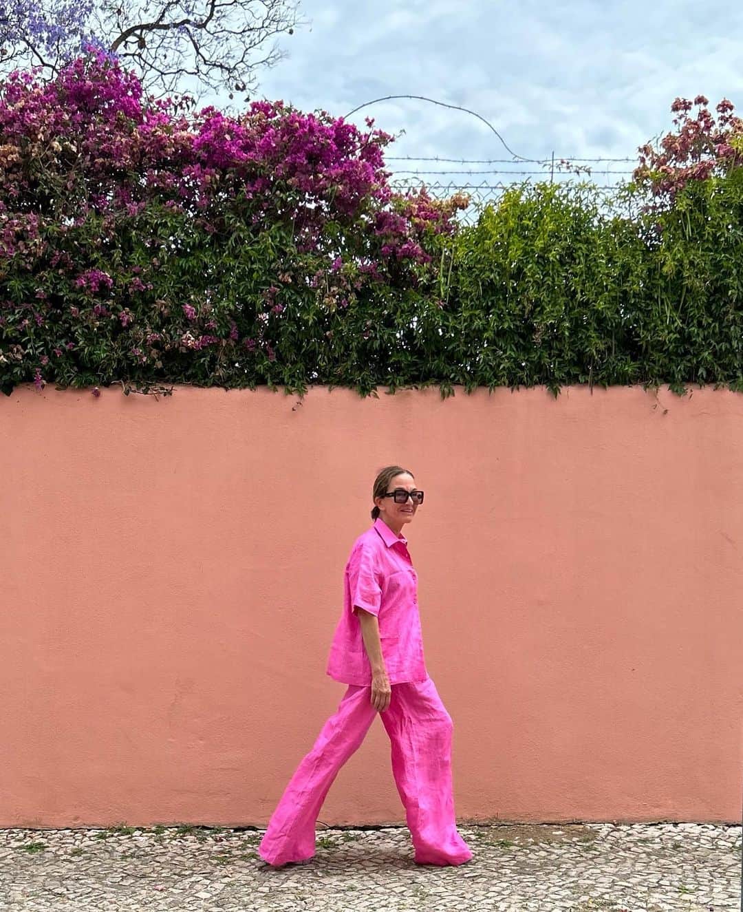 シンシア ローリーのインスタグラム：「Living in linen all summer long 💗💗」
