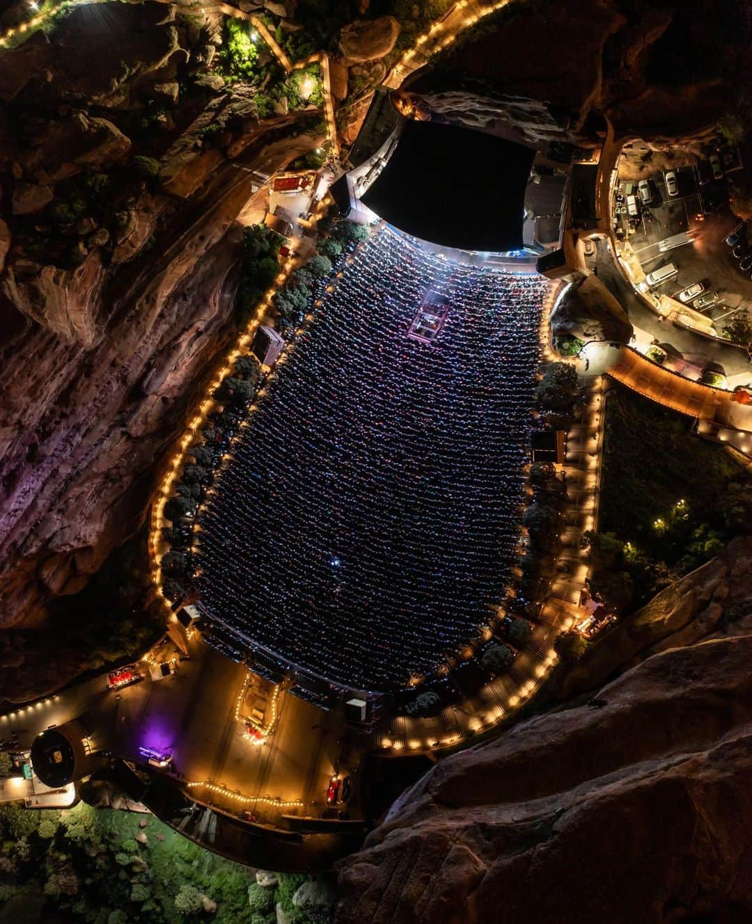 Karen Oさんのインスタグラム写真 - (Karen OInstagram)「A picture that looks how it feels to play @redrocksamphitheater  TY everyone for coming out for this waking dream ✨💖 📸 by my bestie @grossjulian  #yyys @yeahyeahyeahs」6月7日 11時01分 - ko