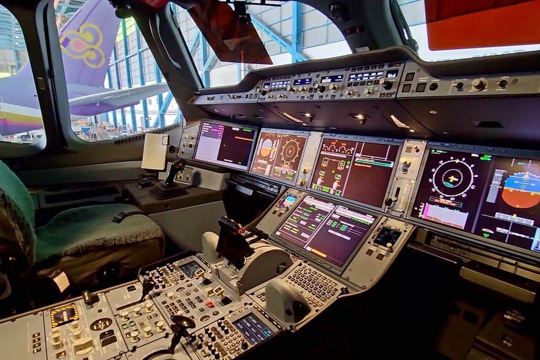 タイ航空さんのインスタグラム写真 - (タイ航空Instagram)「ยินดีต้อนรับคุณภูเก็ต (HS-THO) เครื่องบิน A350-900 ลำใหม่สู่ฝูงบิน   สัมผัสความสะดวกสบายและการบริการบนเครื่อง พร้อมเปิดรับสีสันใหม่ๆ สู่การเดินทางอันน่าประทับใจไปกับการบินไทย ✈️  We’ve modernized our fleet by adding “Phuket”. (HS-THO) the new A350-900 to our fleet . Discover the world with our new addition. ✈️  #การบินไทย #รักคุณเท่าฟ้า #a350900 #HSTHO #Phuket #new #aircraft #thaiairways #smoothassilk #iflythai #magicaljourney #tg」6月7日 12時00分 - thaiairways