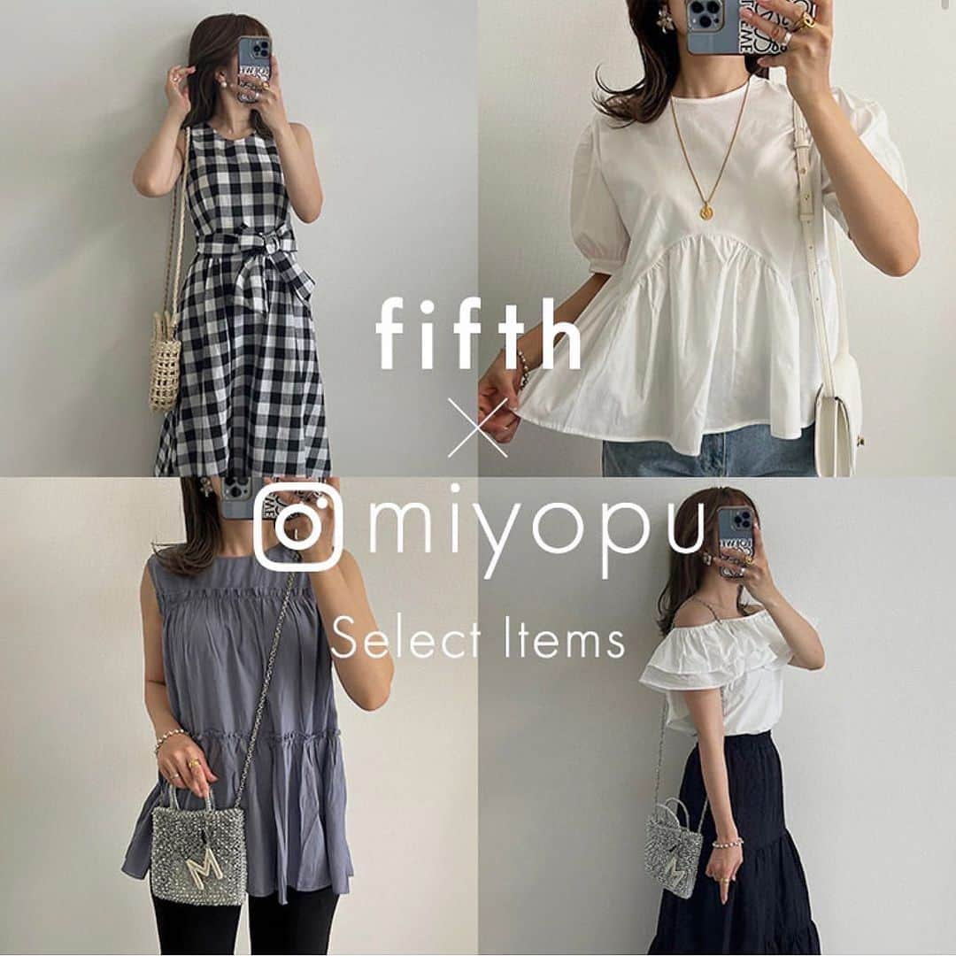 Miyoさんのインスタグラム写真 - (MiyoInstagram)「【fifth×miyopuコラボアイテム】  @fifth_store さんとの コラボアイテムが本日発売されることになりました🩵 ⁡ タイムセールやお得なクーポンもあるので 是非チェックしてみてください🥰🫶🏻💞 ⁡ ⁡ コーデポイント(掲載順) ⁡ #バックリボンパフスリーブフレアブラウス ●パフスリーブ×ティアードの可愛い組み合わせにさらに、バックリボンデザインか🎀 サイドカットデニムと合わせて綺麗めカジュアルに😊 ⁡ #2wayフリルカラーブラウス ●2wayで着れるフリルブラウス🩷 オフショルで着ると、二の腕のちょうど気になる 部分をカバーしてくれるよ🫣✨ ⁡ #イレギュラーネックボーダーカットソー ●ボーダートップスは、片方だけ肩が見える アシンメトリーデザイン🩷 デコルテを綺麗に見せてくれるよ✨ ⁡ #Vネックギンガムチェックワンピース ●ギンガムチェックワンピは、ウエストリボンで スタイルUP効果あり😊✨ ⁡ #ティアードノースリブラウス ●涼しげなブルーのティアードトップスは、 気になるポッコリお腹をカバーしてくれるよ👌🏻 ⁡ ⁡ #fifth #フィフス #フィフスタイル #fifthtl #editsheen #エディットシーン @editsheen_store  @fifth_store」6月7日 11時03分 - miyopu