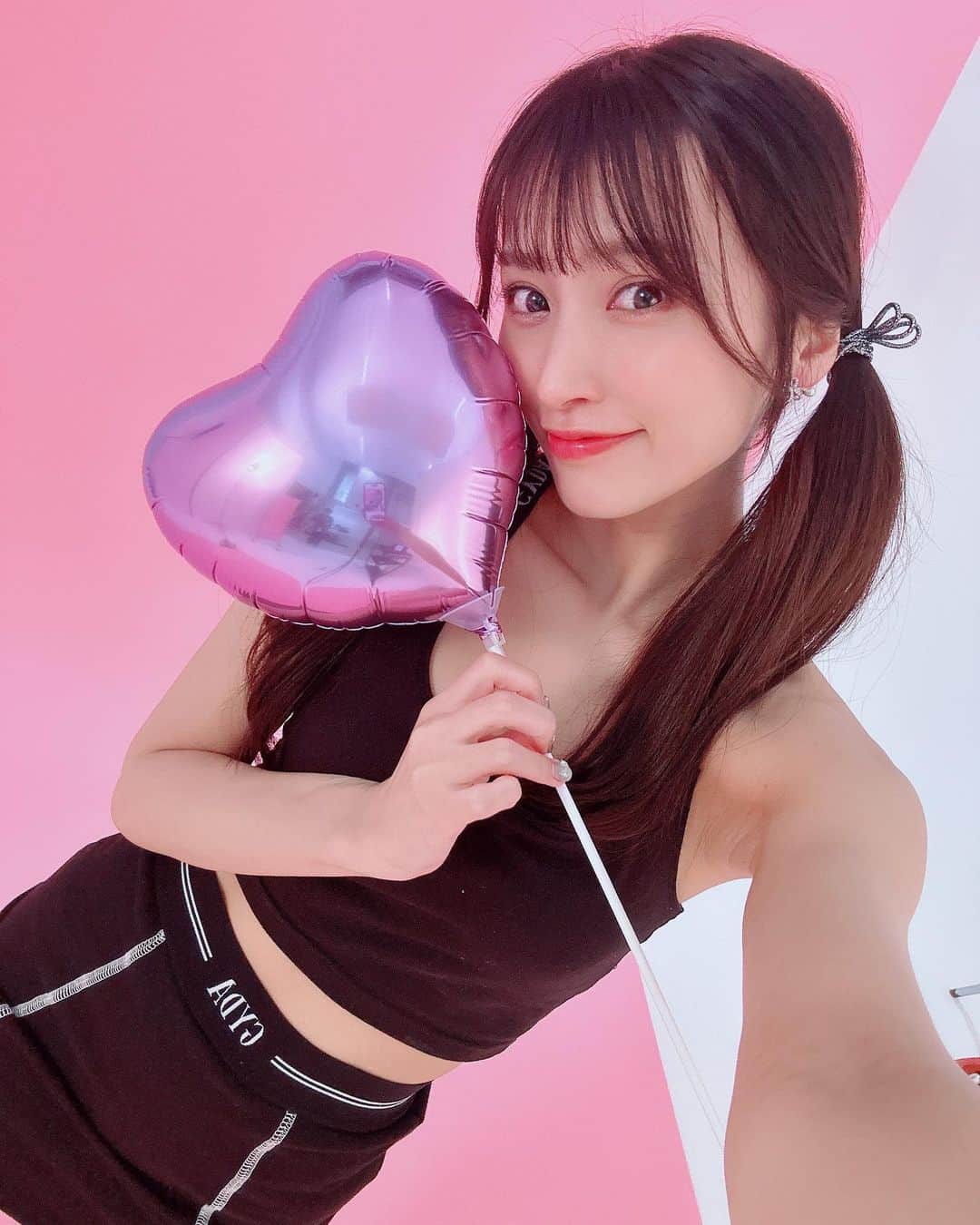 根岸愛のインスタグラム：「💜💜💜 . 😘💜 . ネットサイン会 6月20日開催💕 ブロマイド販売期間は 6月16日迄です🫡  https://ppixel.official.ec/categories/4824226  . #fashion #sporty #sportygirl #ツインテール #ツインテ」