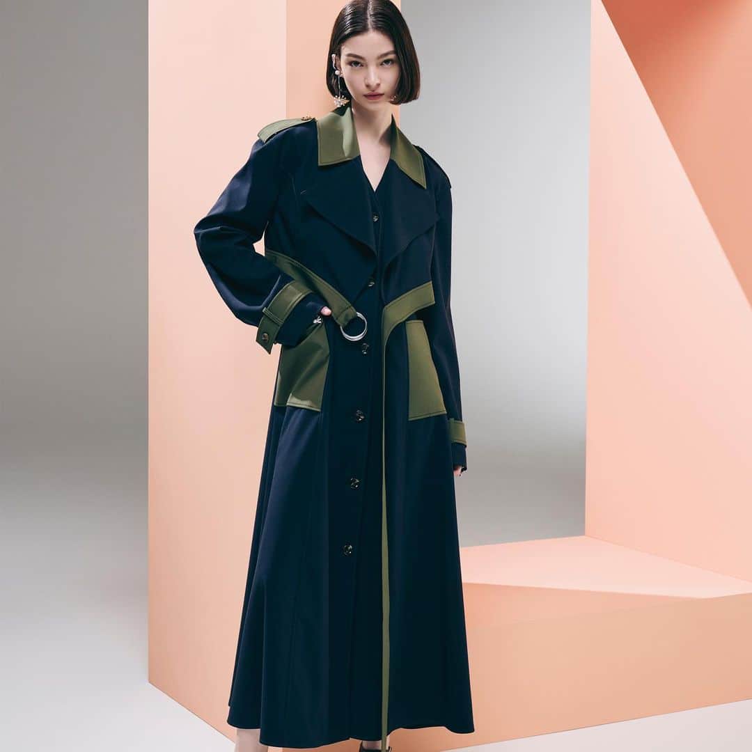 アディアムのインスタグラム：「Introducing the #ADEAM Resort 2024 Collection highlighting key concepts known to the brand; convertibility and functionality.   Designer #HanakoMaeda builds upon these concepts while combining workwear details and streamlined silhouettes.」