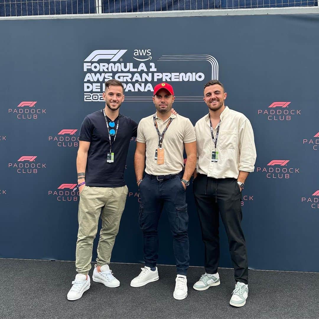 アルバロ・メドランのインスタグラム：「F1 🏎️. Increíble experiencia 😍  Lo mejor está al final 🤜🏼🤛🏼😂」