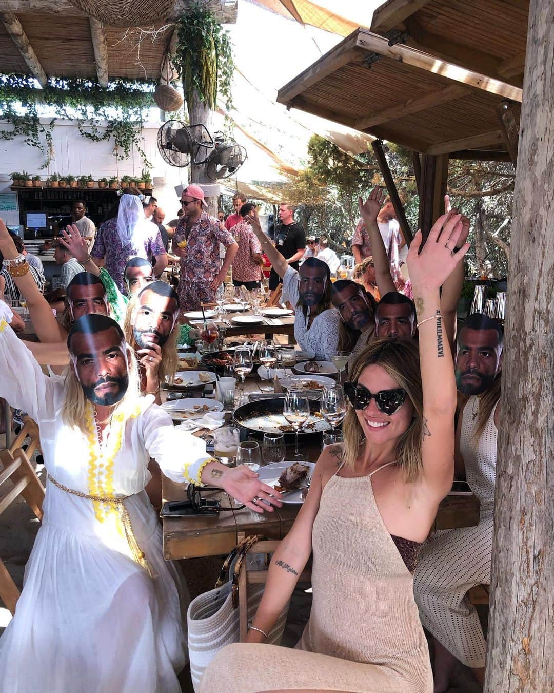 サム・フェアーズさんのインスタグラム写真 - (サム・フェアーズInstagram)「A snippet of the best weekend in Ibiza celebrating our Bride to be 👰‍♀️🤪💃🏽🍸 Love you ladies! Thank you for the crying with laughter, the singing, dancing, being silly & making the best memories ❤️」6月7日 6時16分 - samanthafaiers