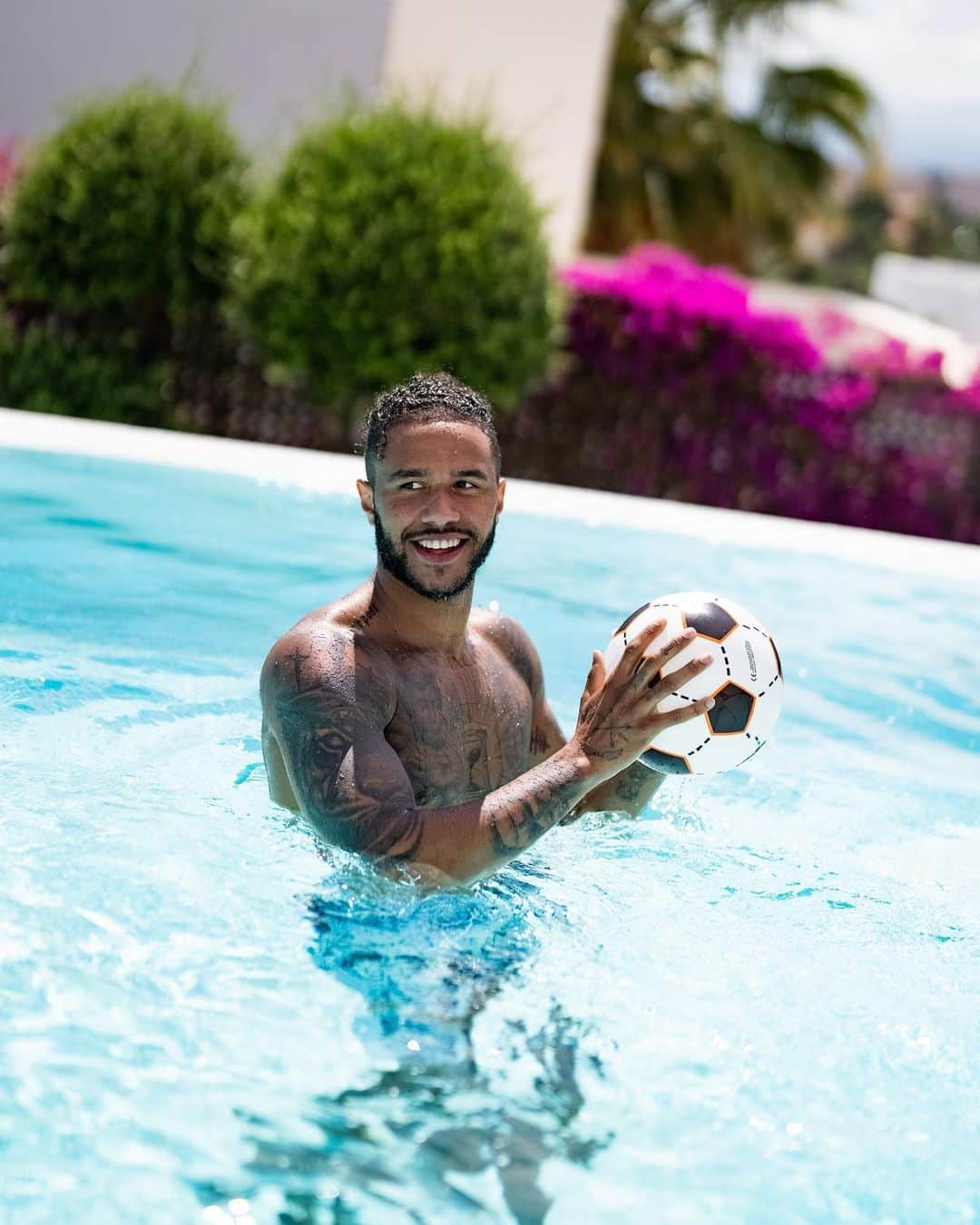 タイラー・ロバーツのインスタグラム：「THE CALM🏝️」