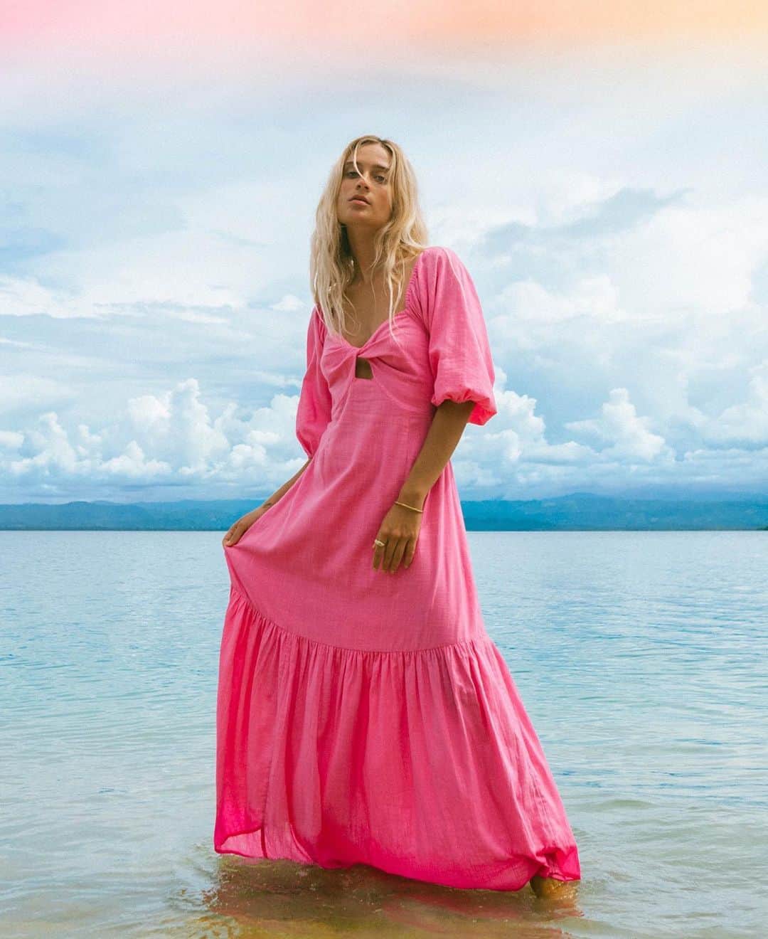 BILLABONG WOMENSのインスタグラム：「This summer was meant for you... in this dress.」