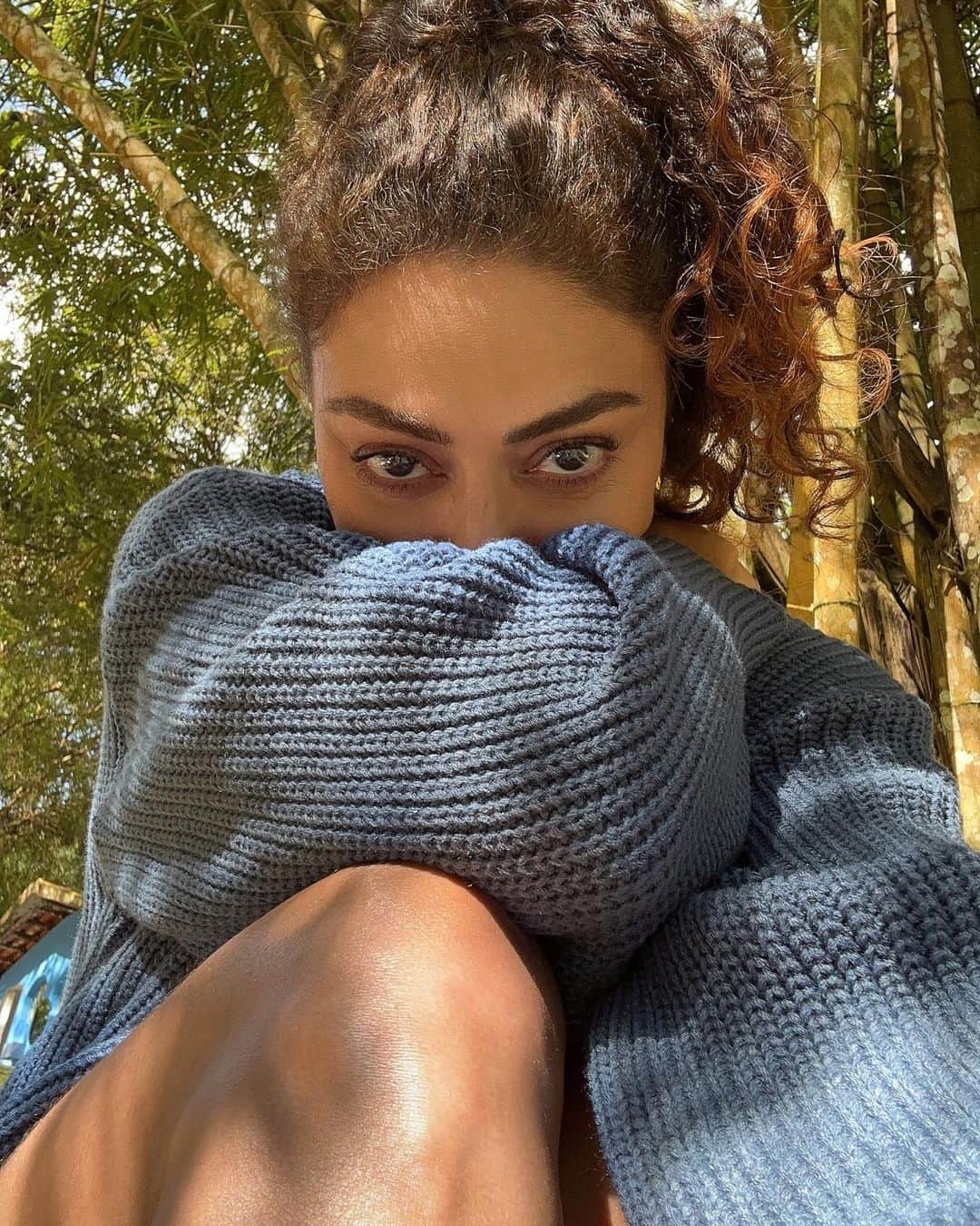 ジュリアナ・パエスのインスタグラム：「Tô de olho, hein… e que olho, né? Kkkkkkkk. Quando eu era criança sempre ‘zoavam’ os meus olhos grandes demais… Hj eles são uma das ferramentas mais importantes na minha profissão… A vida dá voltas!!!☺️」