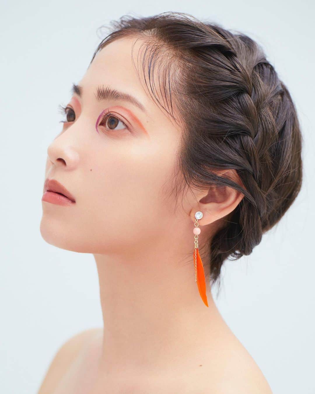 二宮芽生のインスタグラム：「Morning...🍊🕊 日日に新たに。  @pbyemi × @nao.hairmake   2022  📷@pbyemi  💄@nao.hairmake」