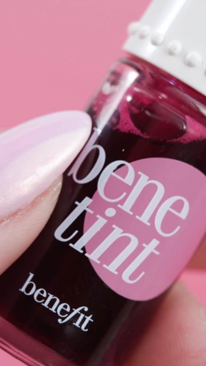 Benefit Cosmeticsのインスタグラム：「You'll ❤️ our TikTok viral Benetint! Achieve a subtle, rosy flush by simply blending this rose-tinted water formula onto your lips and cheeks using the best tool of all - your fingers! 🌹⁠ ⁠ #benefitcosmetics #makeup #beauty #glam #benetint #blush」