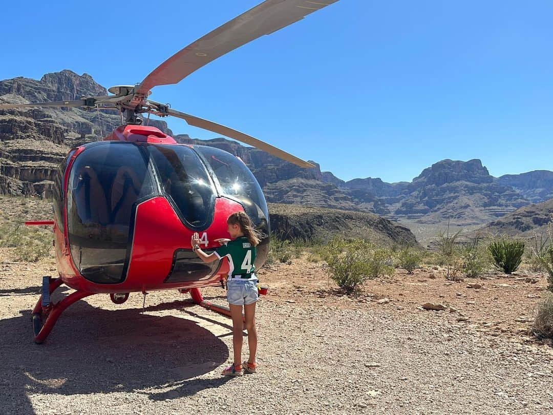 ルベン・ペレスさんのインスタグラム写真 - (ルベン・ペレスInstagram)「Hi green family , from the Grand Canyon, we want to say hello . See you soon . ☘️ @fcpanathinaikos」6月7日 8時03分 - rubenperez_21_