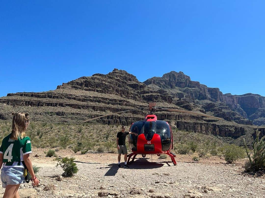 ルベン・ペレスさんのインスタグラム写真 - (ルベン・ペレスInstagram)「Hi green family , from the Grand Canyon, we want to say hello . See you soon . ☘️ @fcpanathinaikos」6月7日 8時03分 - rubenperez_21_