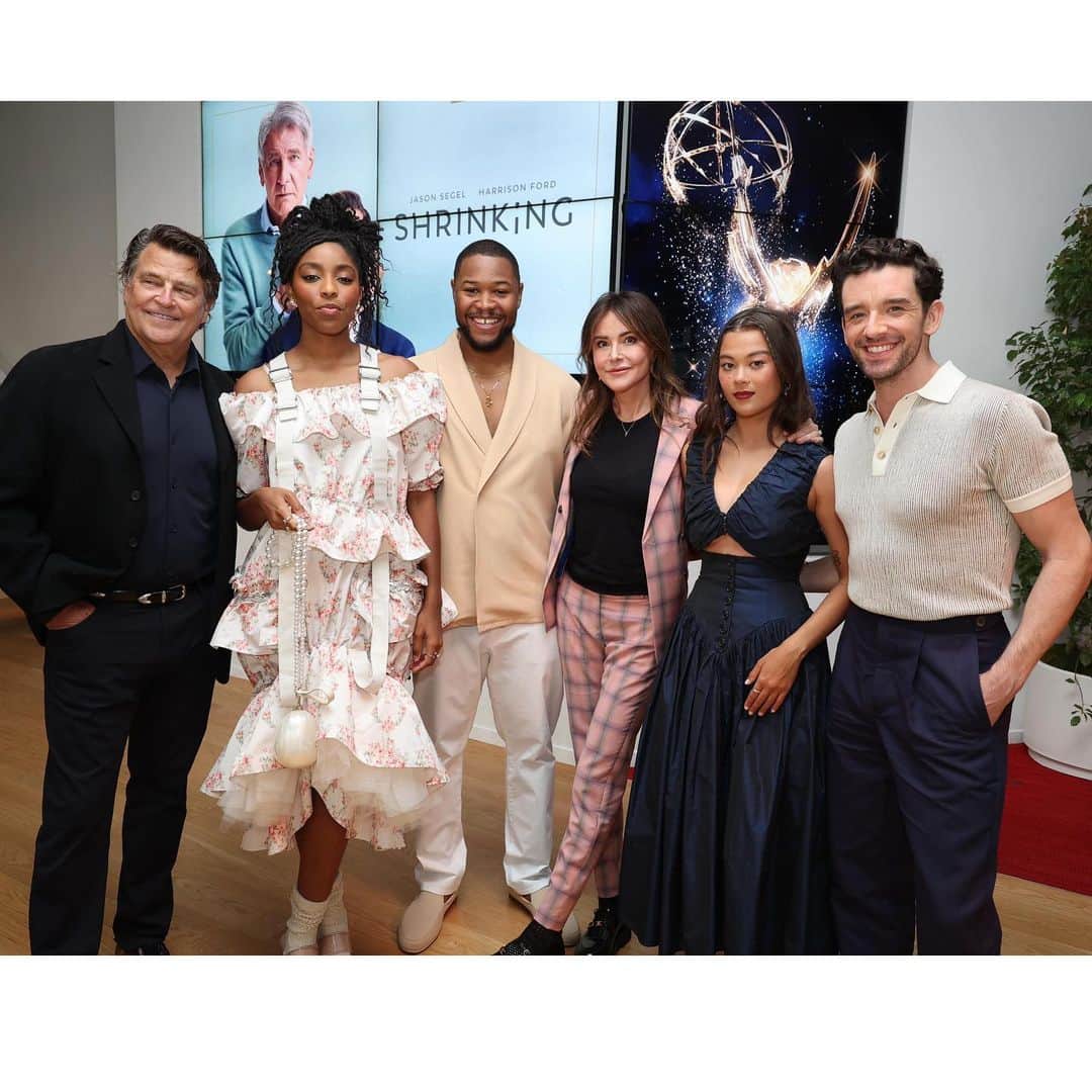 のインスタグラム：「Tv fam. Thanks to @televisionacad for hosting #shrinking @appletv   styling by @mikeystyles# clothes by @kingandtuckfield grooming by @peter.de.oliveira」