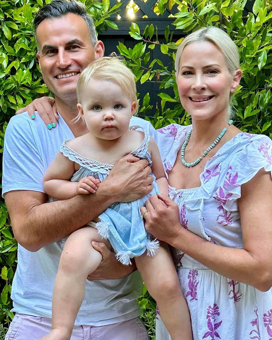 ブリタニー・ダニエルのインスタグラム：「When your friend snaps a sweet photo of you and your family💗📸 @annagfei」
