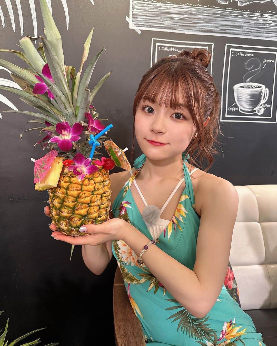 清司麗菜さんのインスタグラム写真 - (清司麗菜Instagram)「pineapple juice 🍍and pineapple hair ？  #waikiki#hawaii #hawaiistagram#pineapplejuice#hawaiianaromacaffe #ハワイ #ハワイ旅行#アウトリガーホテル#パイナップル #AKB48歌唱力no1決定戦#ご褒美ロケ」6月7日 8時46分 - seiji_0007