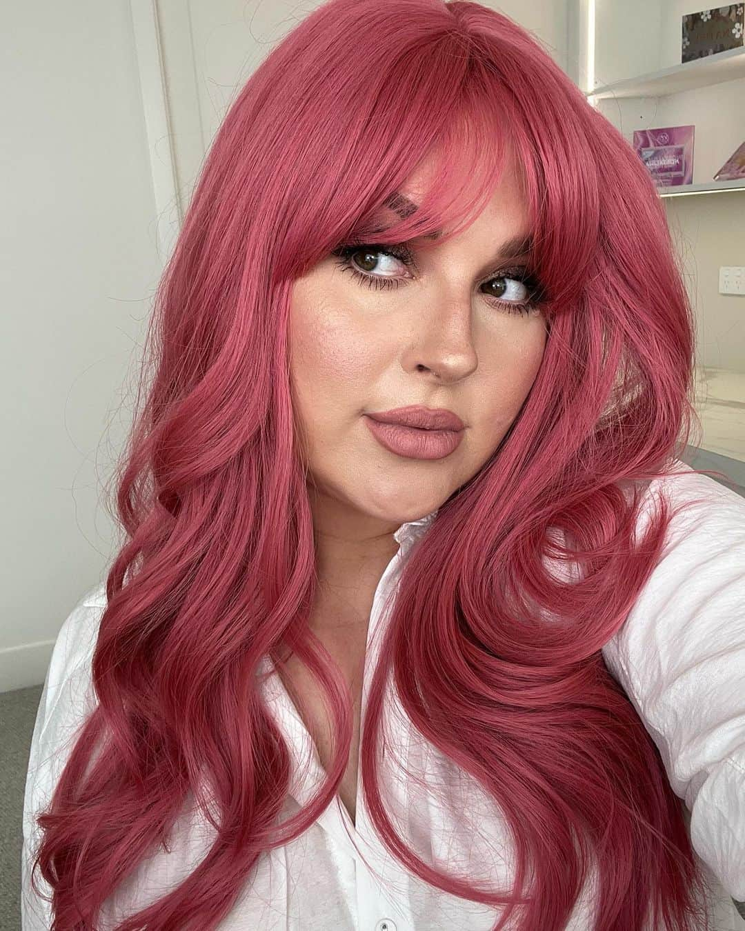 Shannonのインスタグラム：「Back in my wig era 💗 just uploaded a big wig try-on over on YT 📸」