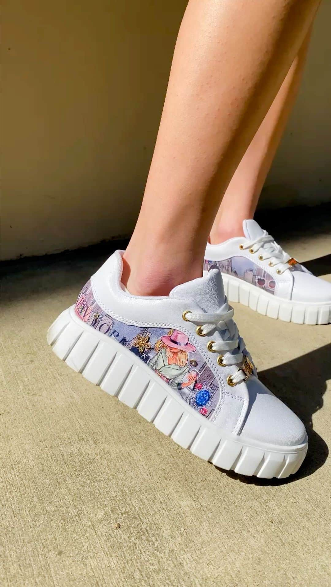 ニコールリーのインスタグラム：「All the pretty girls walk like this 👟✨ tap to shop our new fashion sneakers, sandals and wedges! We’ve added tons of new summer styles to our footwear lineup from embellished to casual and classic everyday sneakers with a touch of sparkle and lots of glam ✨  Shop all new shoes at www.nicoleleeonline.com 👟👠👡🩴 even better, our junior line Nikky by Nicole Lee @nikkybag also has new shoes 🤩   #nicolelee #nicoleleeusa #NLLook #lovemehatemeNL #shoes #fashionsneakers #footwear #fashionfootwear #ootd」