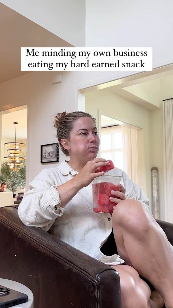 ショーン・ジョンソンのインスタグラム：「Everything and anything   @therealjenlife #momlife #mom #moms #parents #parenting #parentlife #parenthood #kids #toddlers」