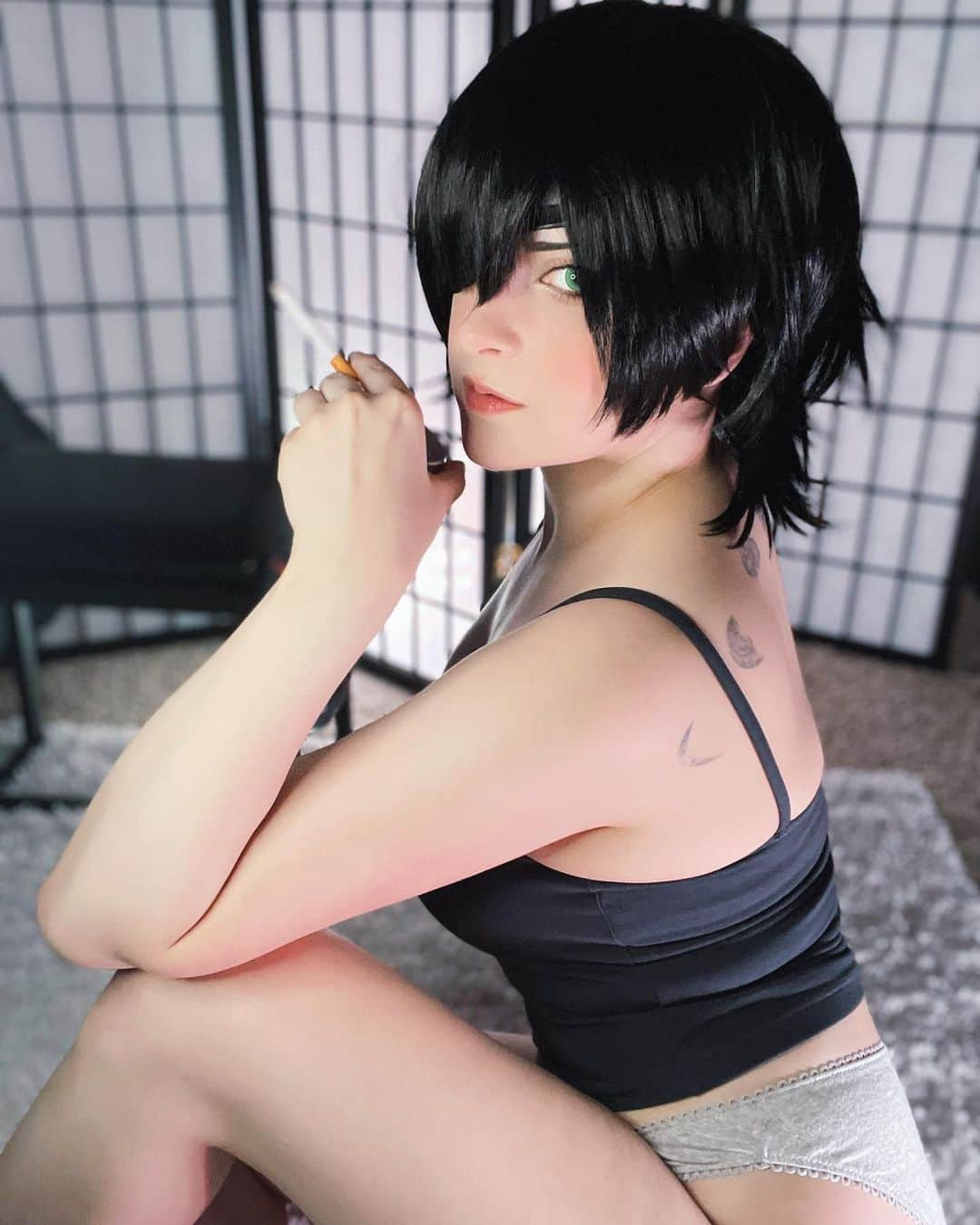 Tessaさんのインスタグラム写真 - (TessaInstagram)「🚬 e a s y  r e v e n g e 🚬  More Himeno for the row! I’m so happy people have been enjoying my redo of her.🖤☺️  🏷️: #himeno #himenocosplay #chainsawman #chainsawmancosplay #cosplayer #cosplayersofinstagram」6月7日 9時09分 - hiso.neko