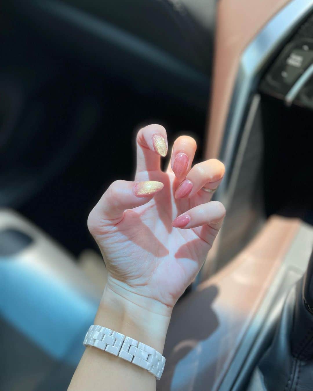 𝗔𝗜のインスタグラム：「. New nail 💅♡ . ローズピンクとオレンジのマグネット💘 . 夏っぽくてかわいい☺️ . . #nail #newnail #夏nail #マグネットネイル #マグネット #ピンクネイル #オレンジネイル #ラメネイル #30代ネイル #naildesign #nailart」