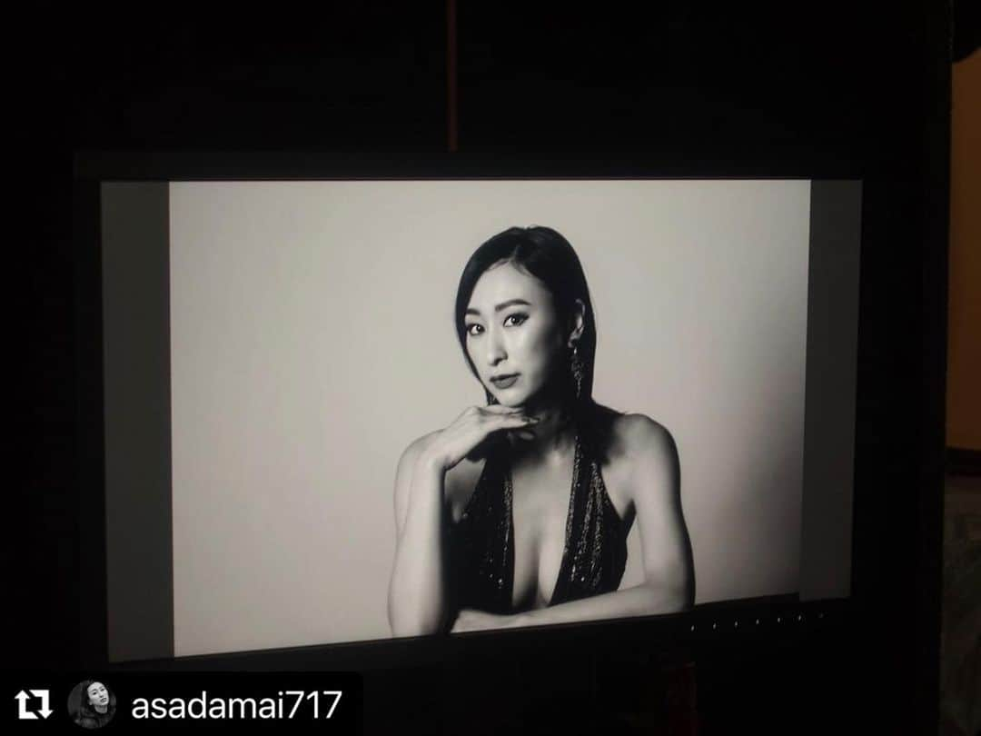 山口りささんのインスタグラム写真 - (山口りさInstagram)「まいちゃん  #Repost @asadamai717 with @use.repost ・・・ 🖤 𝑻𝒂𝒏𝒈𝒐 𝒎𝒐𝒐𝒅🖤」6月7日 18時51分 - hairmakeupbylisayamaguchi