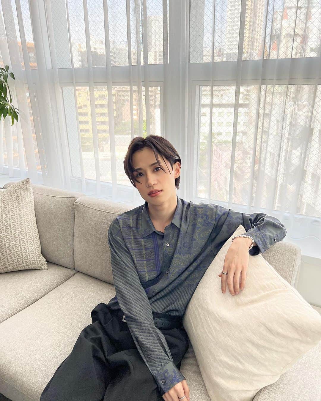 ヒョクのインスタグラム：「たまには大人っぽいヒョクも どうですか？✨  #ヒョク#韓国#韓国人」